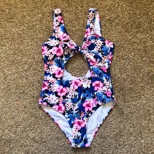 One piece swimming suit